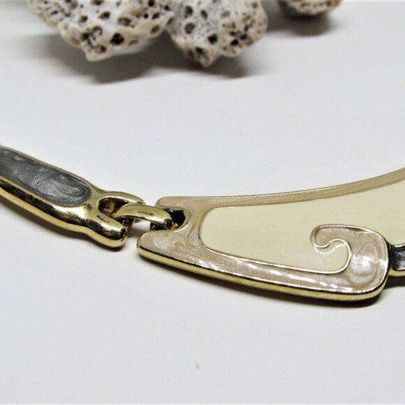 Vintage TRIFARI Gray Cream Beige Enamel Bib Necklace- Chunky Gold Plated Chain - Picture 4 of 7